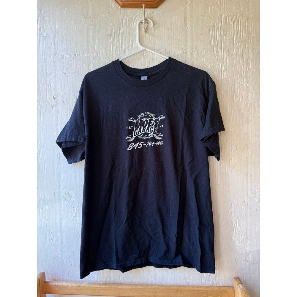 T-Shirt Gilden adult size large Moe’s garage